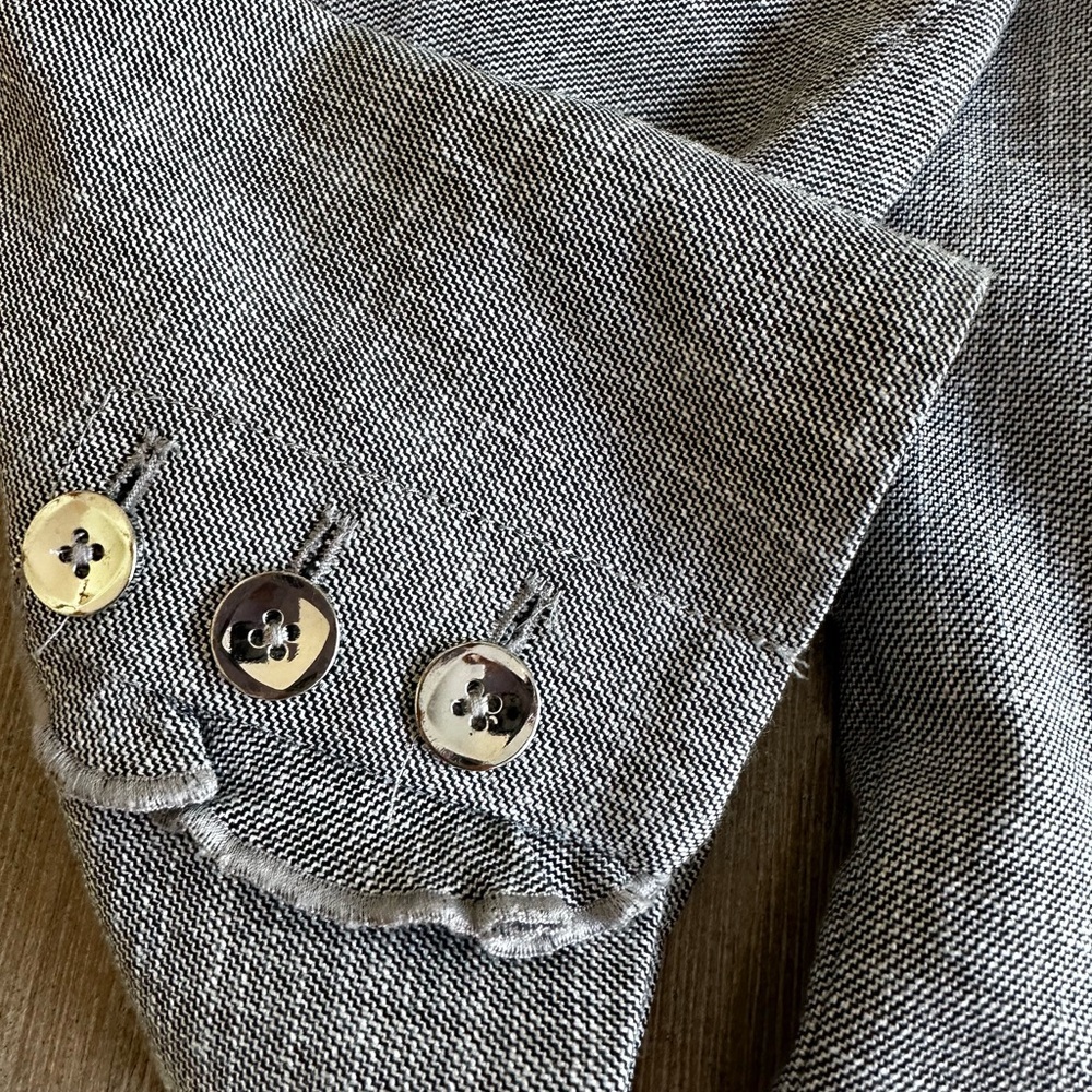 White House Black Market 3/4 sleeve Gray Ruffled Blazer - Picture 4 of 8